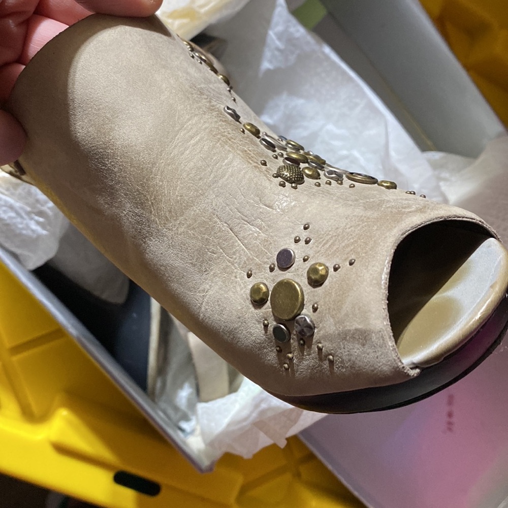 Gorgeous studded peep toe booties DKNY 10 - Picture 13 of 14